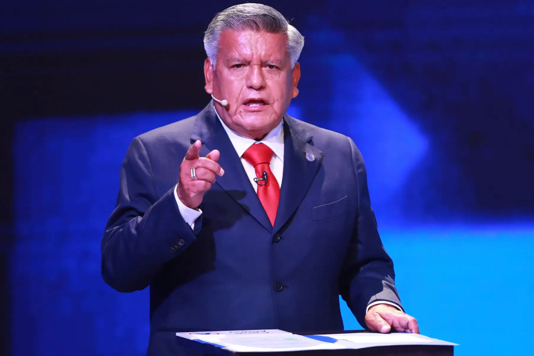 César Acuña renuncia al cargo de gobernador de La Libertad y anuncia que postulará a la Presidencia