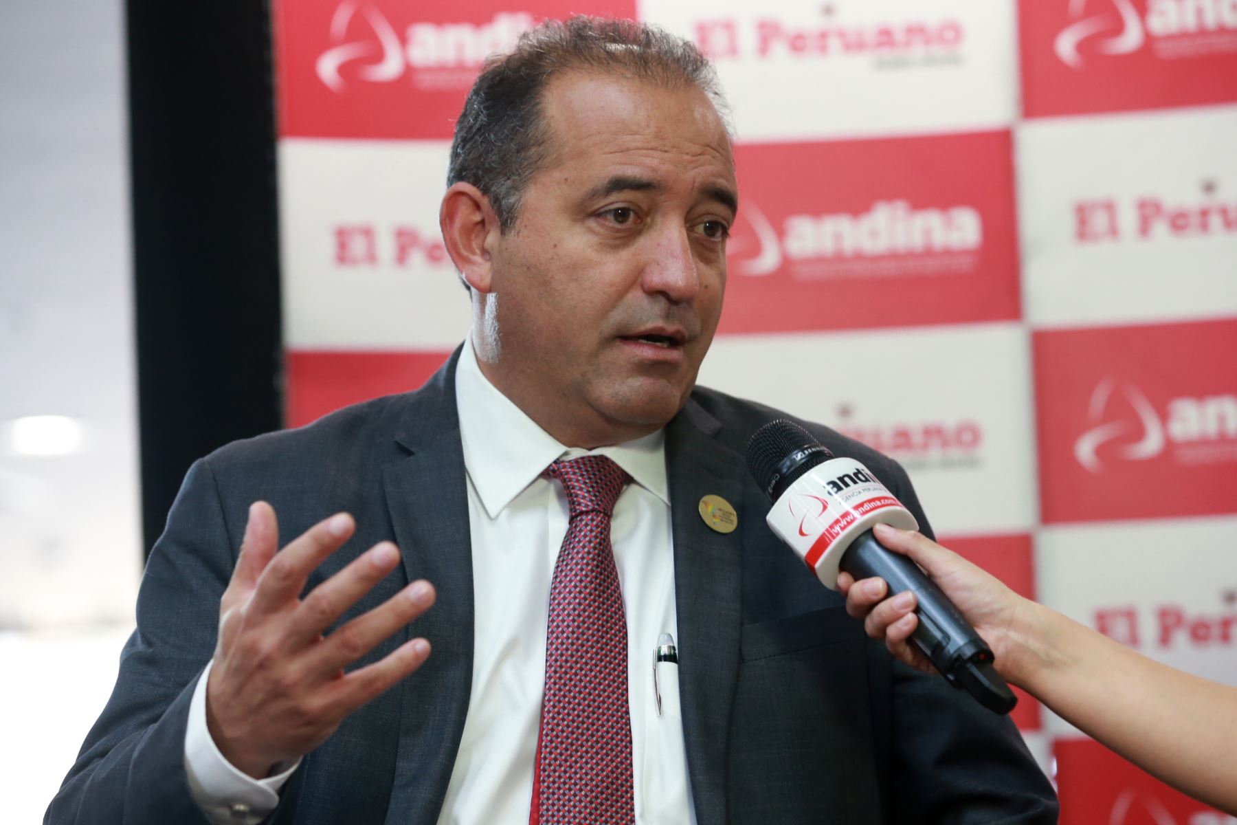 Proética destaca que es oportuna y acertada la renuncia de Daniel Córdova al Produce