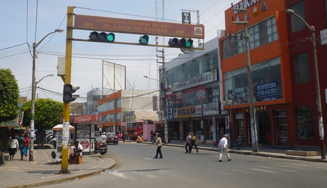  Señalizarán calles y repararán semáforos del centro de Chimbote