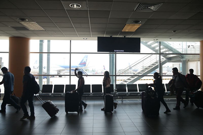 Canciller afirma que vuelos de repatriación continuarán, pero de forma controlada