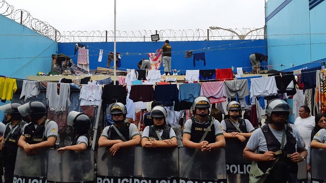 Nueve fiscales encabezan requisa en el penal de Cambio Puente e incautan elementos prohibidos