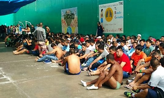 Decomisan 16 celulares hallados en medio de colchones, fluorescentes y baños del penal de Cambio Puente