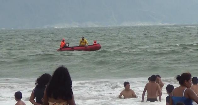 Chimbote: Rescatan a universitario cuando era arrastrado por las corrientes marinas en “Besique”