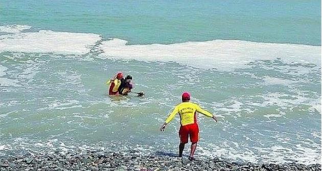 Padre e hijo salvaron de morir ahogados en el balneario de Besique cuando eran arrastrados por el mar