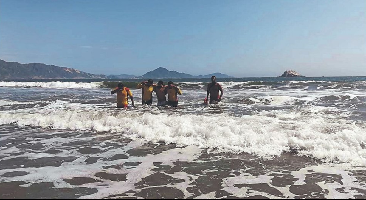Chimbote: rescatan a dos bañistas cuando eran arrastrados por las aguas en el balneario de Besique