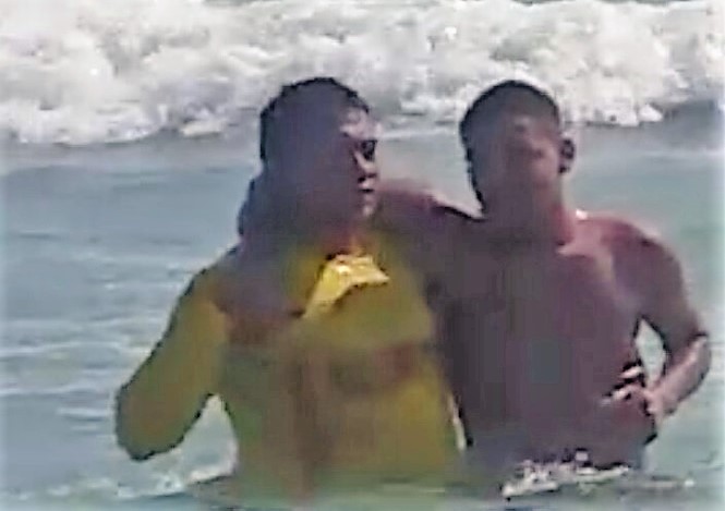 Rescatan a 2 bañistas cuando eran arrastrados en el balneario Atahualpa de Nuevo Chimbote