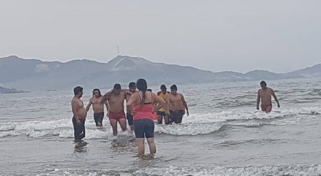 Joven y menor salvaron de morir ahogados en el peligroso “Campamento Atahualpa” de Nuevo Chimbote