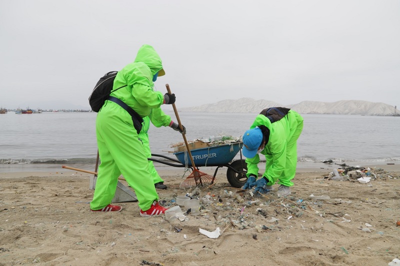 Chimbote: retiran nueve toneladas de desechos en campaña de limpieza en playa La Caleta