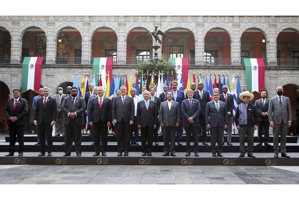 Presidente invoca a priorizar lucha contra terrorismo y la pandemia