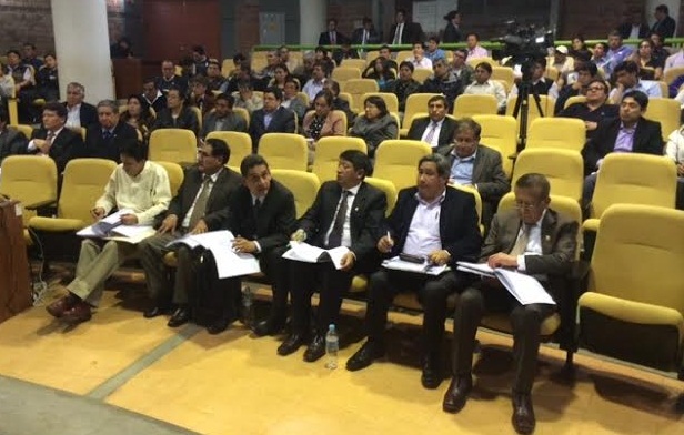 Comisión de Presupuesto se reunió con autoridades regionales con miras al 2015