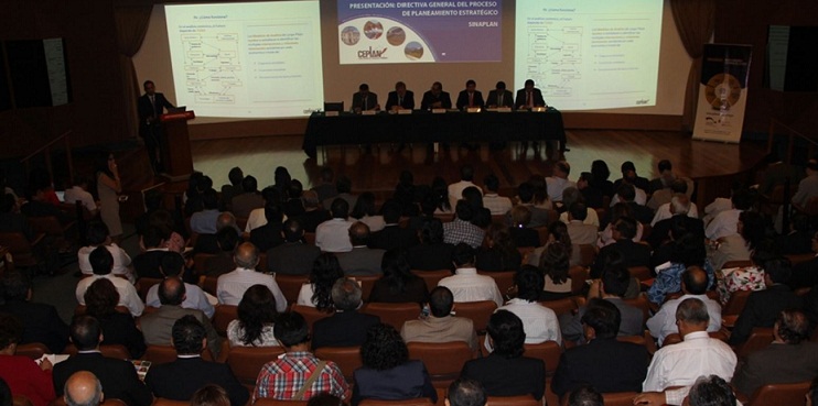 Perú y Ecuador intercambian experiencias en reunión de planificación nacional