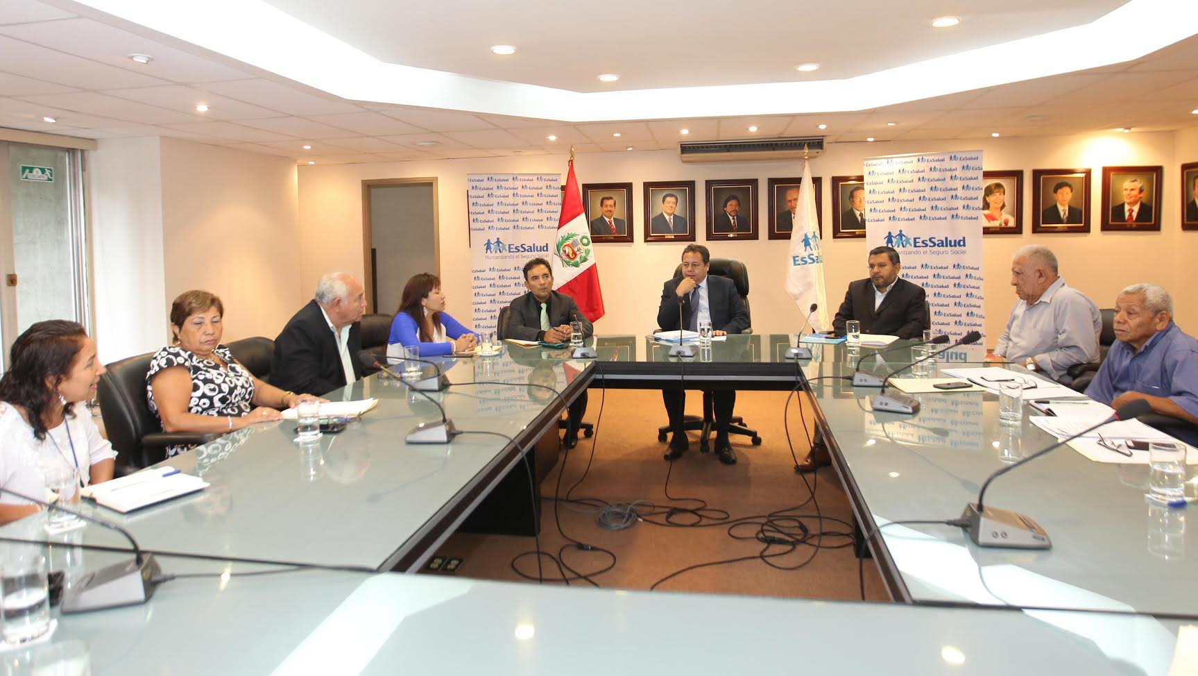 Autoridades y gremios profesionales de Chimbote exigieron nuevo hospital a gerente general de EsSalud