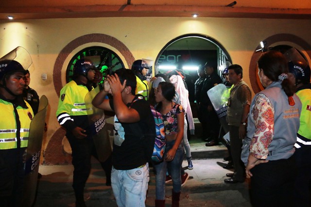 Chimbote: Vuelve a clausurar “El Rincón del Negro” por permitir menores y lo multan con 3 mil soles