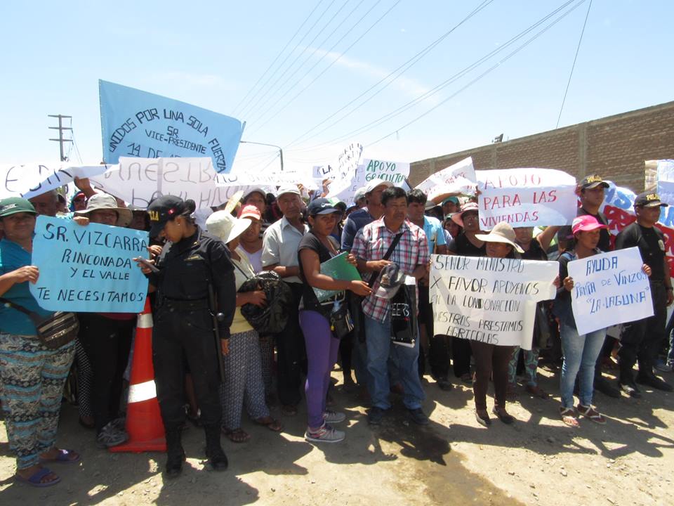 Con protesta pobladores de Rinconada exigen reconstrucción de sus viviendas 