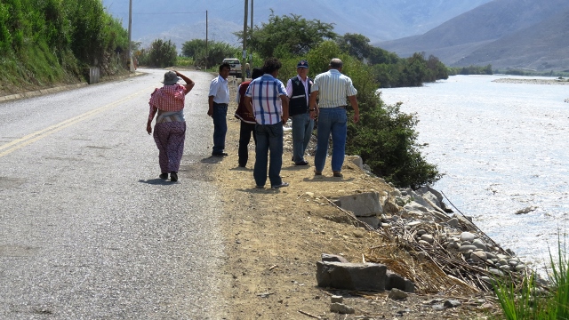 Carretera a altura de Vinzos estaría en riesgo ante crecida de río Santa