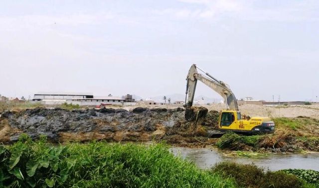 Apro Chimbote realiza limpieza del río Lacramarca para prevenir inundaciones por fenómeno El Niño