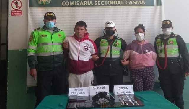 Atrapan a pareja acusada de dedicarse al robo de celulares en Casma