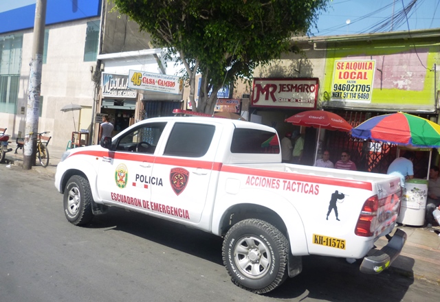 Delincuentes maniatan a comerciantes y realizan forado para robar en casa de cambio de Chimbote