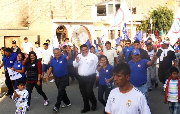 Más de 4 mil coishqueños  acompañaron a candidatos de APP en caminata