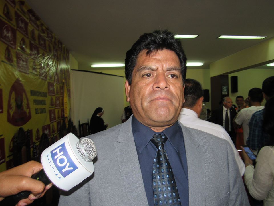 Chimbote: suspenden por 5 meses en el cargo a director de la Ugel Santa Robert Iturria