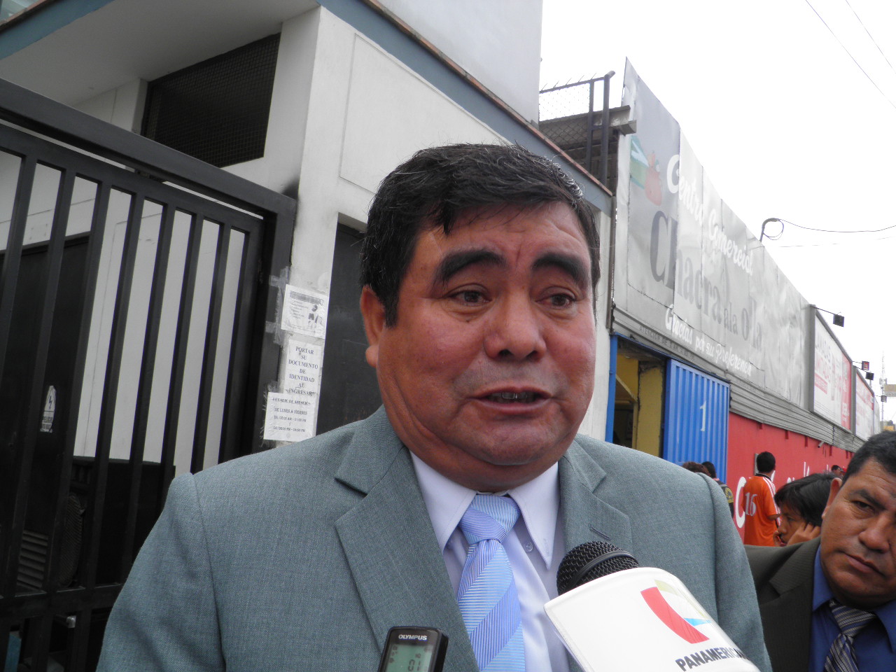 Esperan que Waldo Ríos incluya en su anuncio el reinicio de obras para colegios del Santa