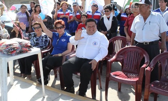  Candidato Roberto Briceño propone trabajos temporales ante crisis de la pesca artesanal