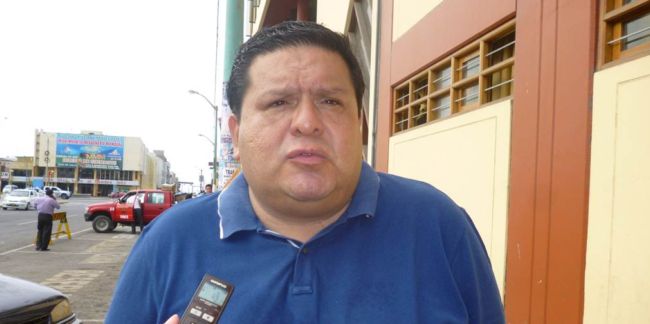 Piden a regidor Victor Llanos renunciar al cargo por inasistencias