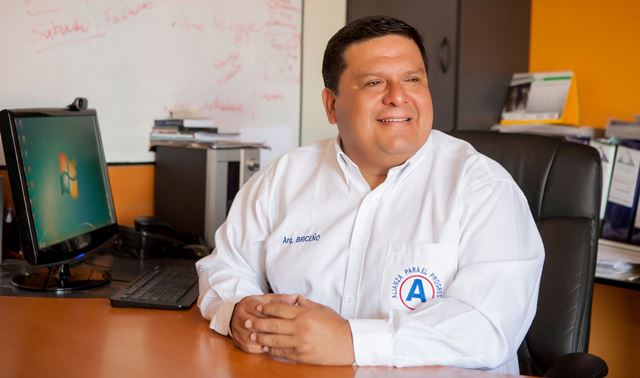 Hoja de vida de candidato a alcaldía provincial del Santa, Roberto Briceño Franco