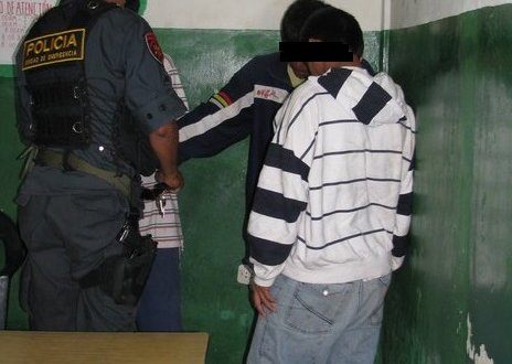Chimbote: capturan a dos adolescentes que robaron celular a estudiante