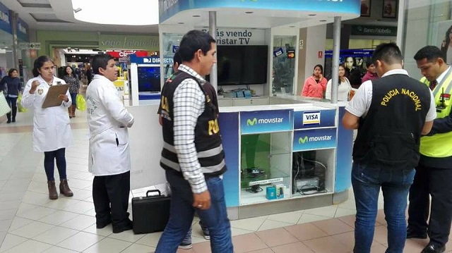 Delincuentes roban teléfonos celulares valorizados en 20 mil soles de stand en Megaplaza Chimbote