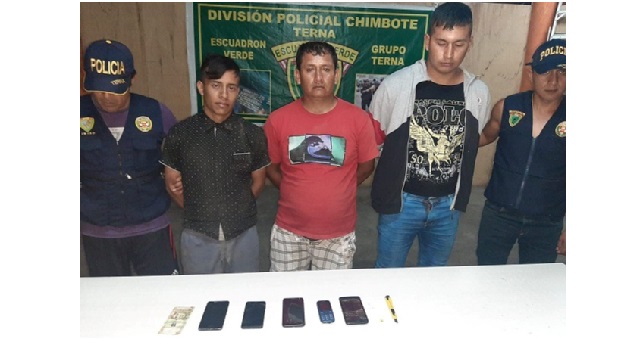 Detienen a 3 sujetos que robaban celulares amenazando a sus víctimas con una cuchilla en Nuevo Chimbote