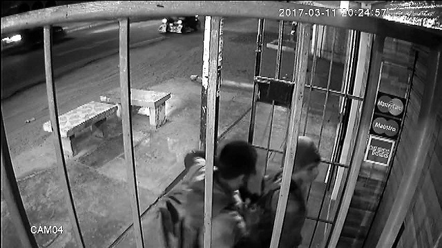 Dos jóvenes se enfrentan a delincuentes y frustran robo de su local de venta de celulares en Nuevo Chimbote