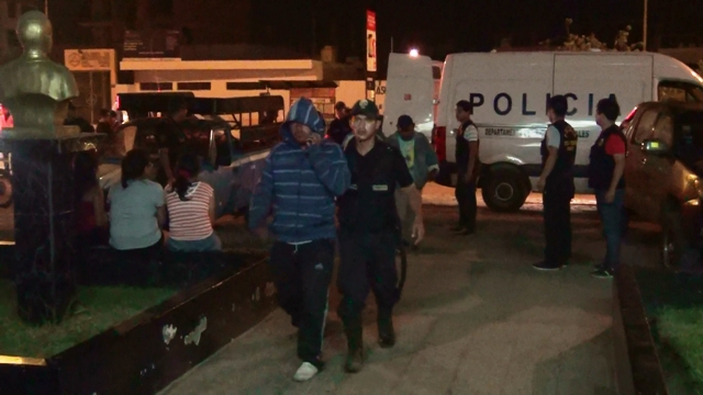 Caen 2 delincuentes robando en pollería de “Las Delicias” en Nuevo Chimbote