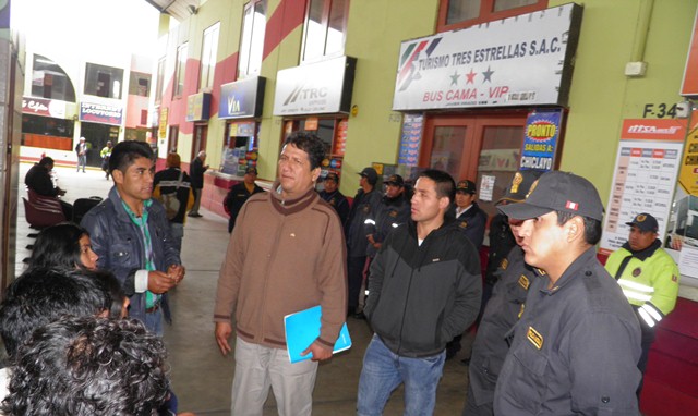 Secuestran bus de Turismo Tres Estrellas y desvalijan a 53 pasajeros