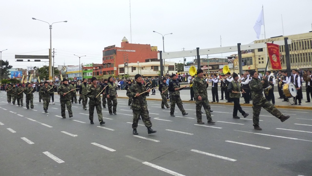  Ronderos molestos por desaire del que fueron objeto en desfile