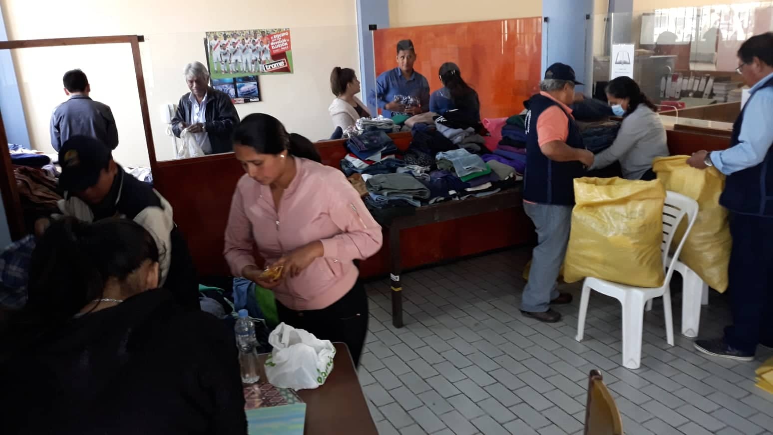 Áncash: cuatro toneladas de abrigo llevan para los pobladores de Catac y Vicus