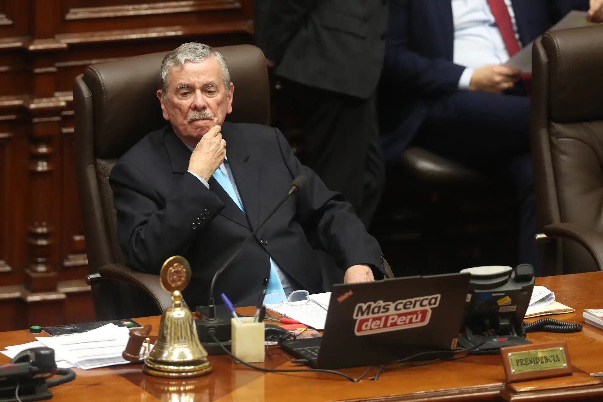 Fernando Rospigliosi exhorta a congresistas a cumplir la normativa laboral del Parlamento     