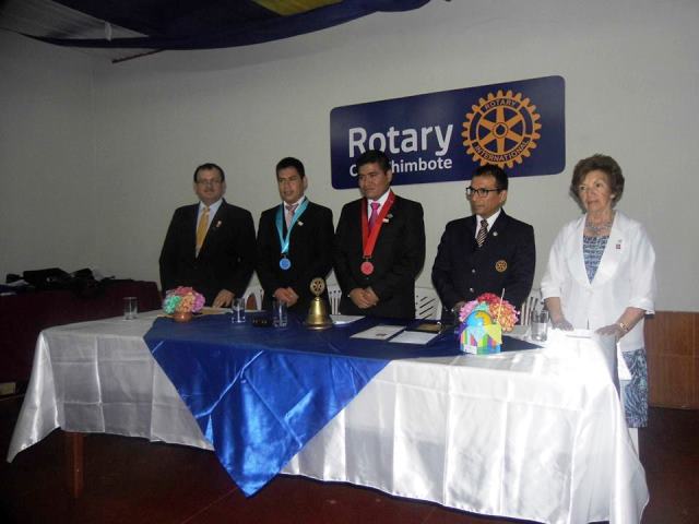 Juramenta nueva directiva de Rotarac Club Chimbote para el periodo 2015 - 2016