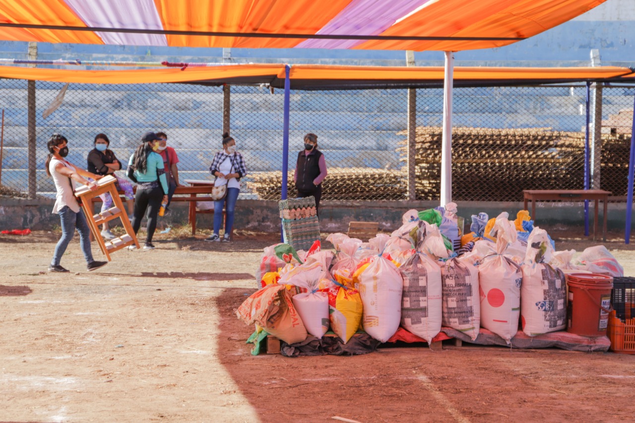 Ambulantes de mercado El Progreso son reubicados en estadio Manuel Gómez Arellano