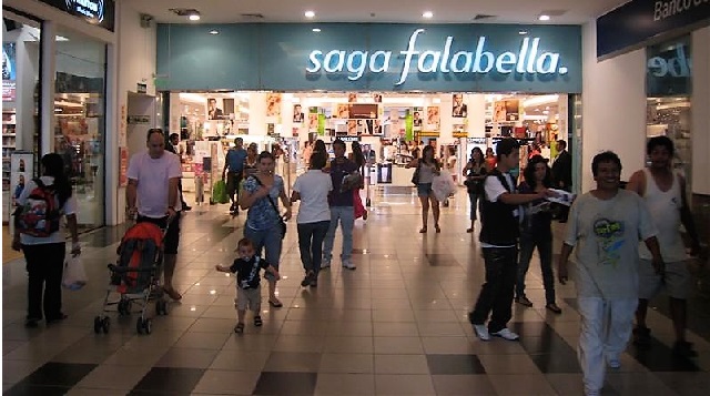 Intervienen a dos hermanos pretendiendo robar prendas de vestir de Saga Falabella en Chimbote