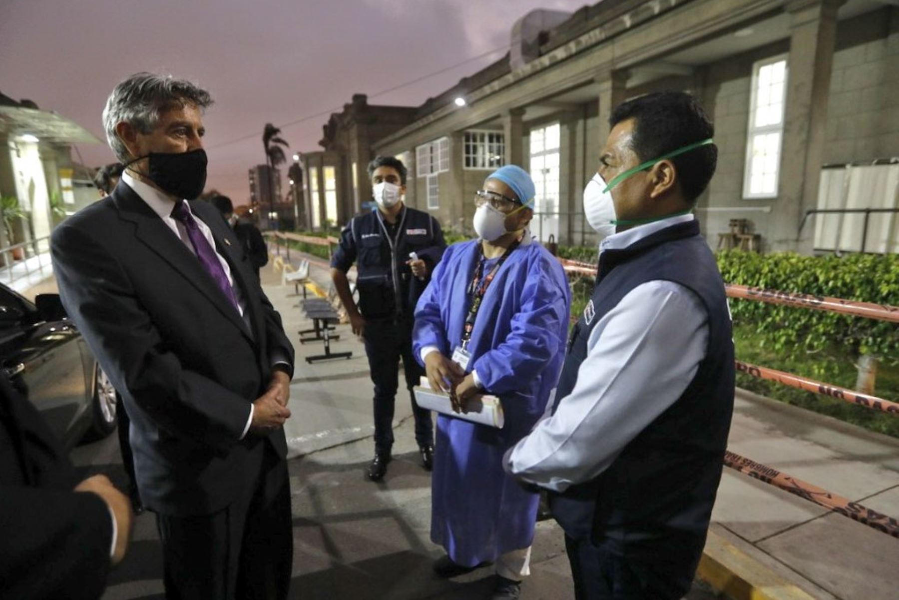 Titular del Congreso visitó a jóvenes que resultaron heridos en protestas