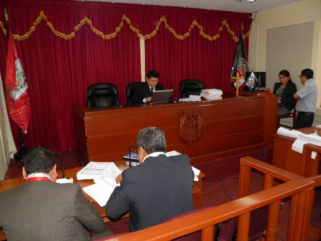 Suspenden audiencia  por presunta malversación de fondos contra alcalde provincial del Santa