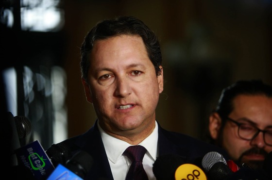 Hacen oficial renuncia de Daniel Salaverry a Perupetro