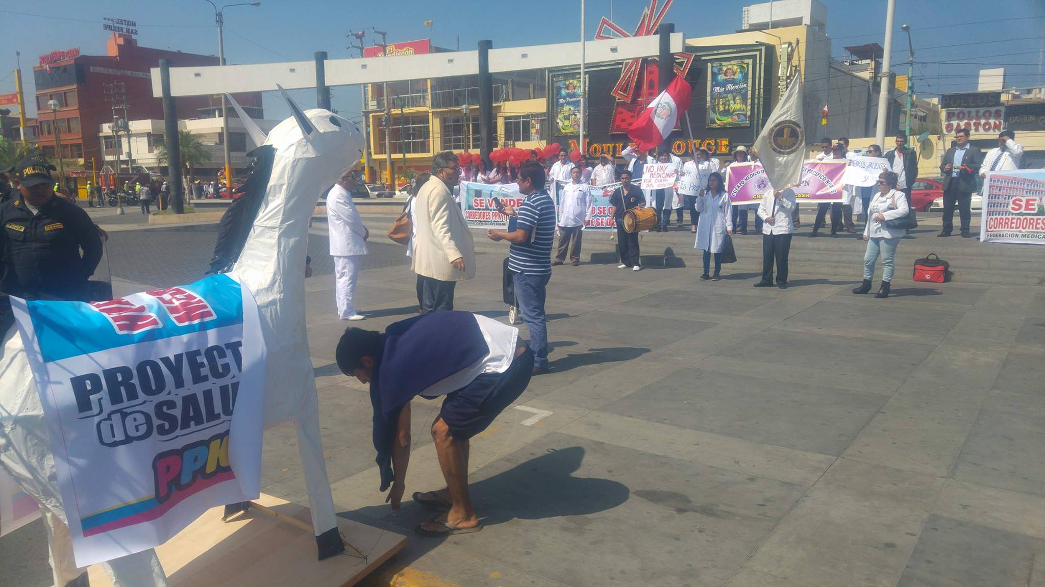 Chimbote: médicos del Minsa salen a las calles para exigir incremento de sus remuneraciones 