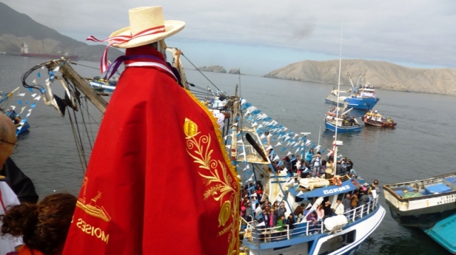 Multitud de fieles acompañó a San Pedrito en su recorrido por la bahía
