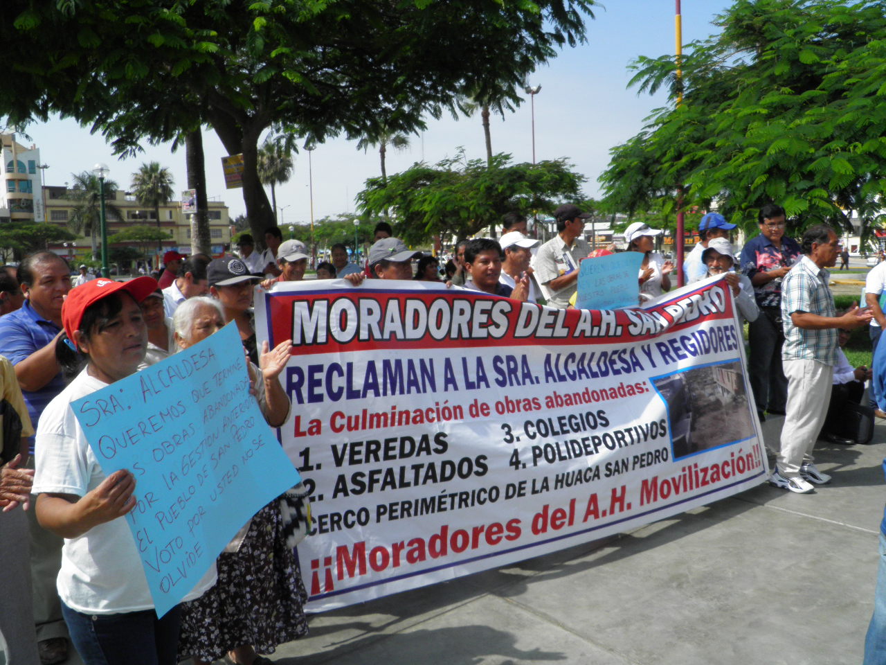 Chimbote: Vecinos de "San Pedro" exigen culminación de veredas 