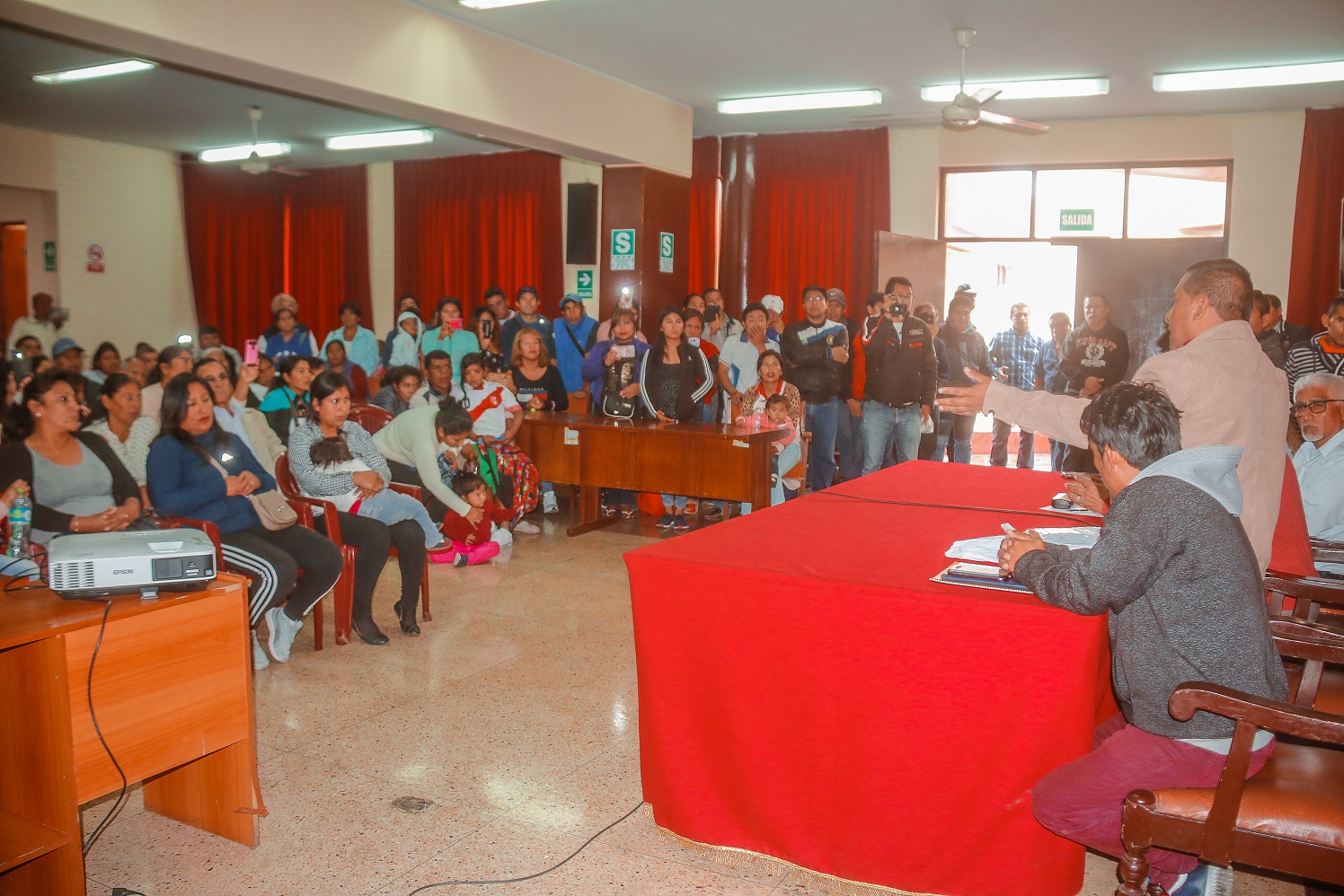 Chimbote: comuna realiza trabajos de saneamiento físico legal en “Lomas de Sider”  y “Las Américas”