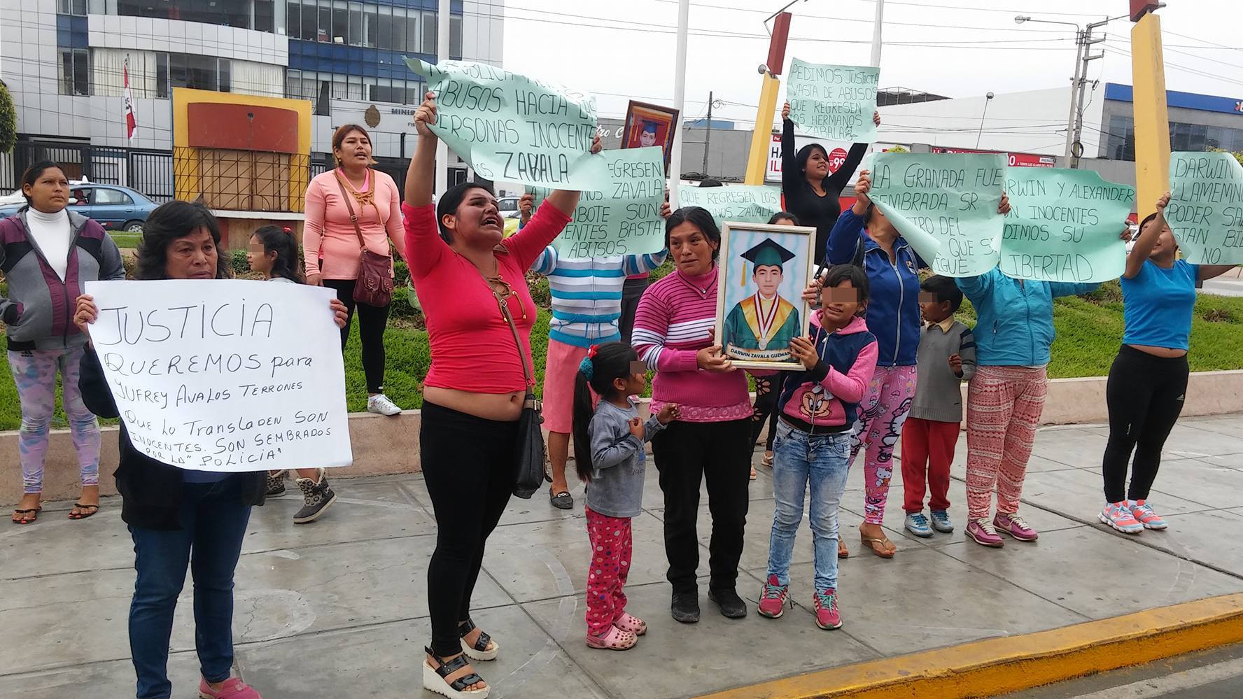 Familiares de presuntos integrantes de banda delincuencial exigen su retorno a “Cambio Puente”