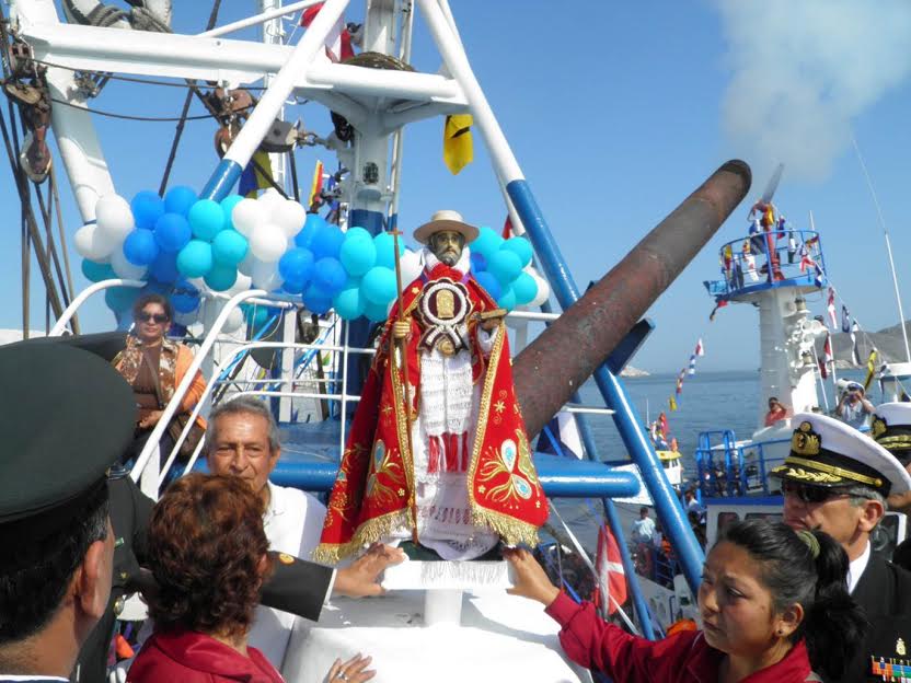 Centenares de fieles acompañaron a San Pedrito en su recorrido por la bahía