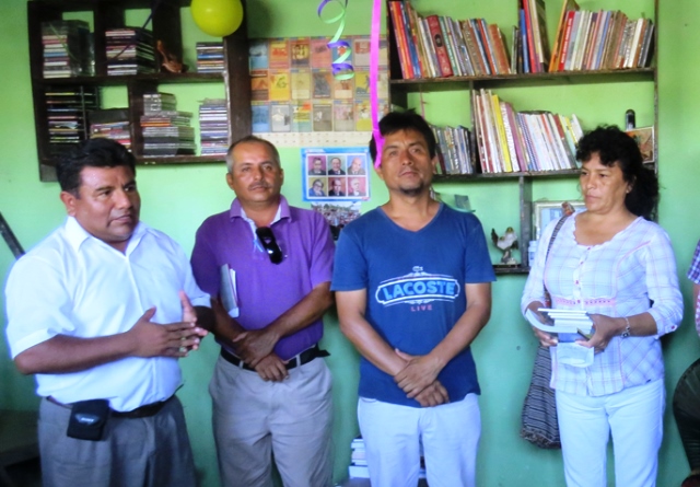  Santa: Inauguran biblioteca comunitaria en vivienda de desaparecido luchador social